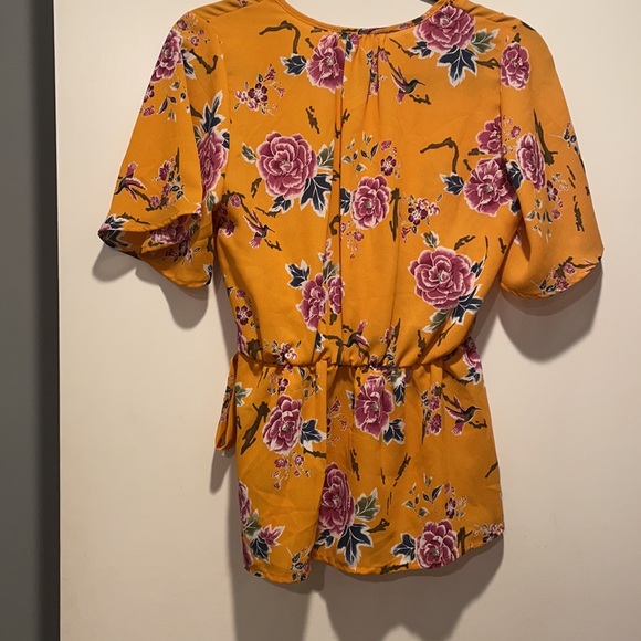 Barely used flower blouse! - Picture 6 of 6